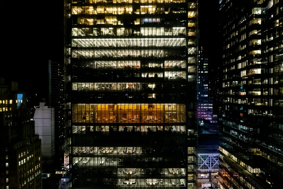 夜間城市建築空拍